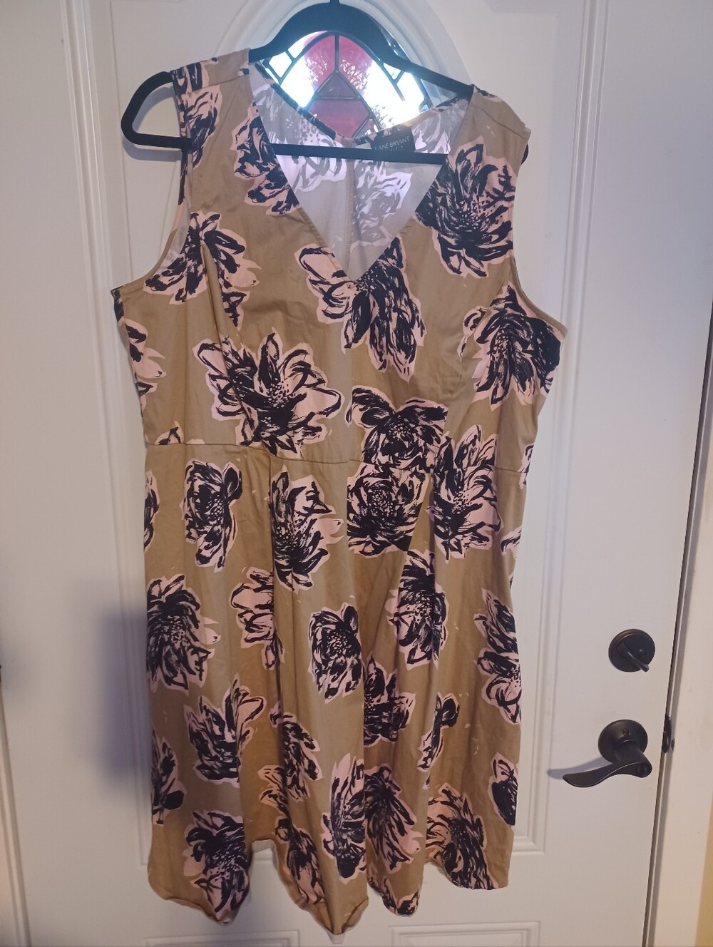 Lanr Bryant Size 24 Sleeveless V-Neck Floral Dress in Khaki and Pink W pockets.